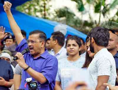 Kejriwal joins protesting wrestlers at Jantar Mantar