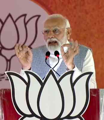 PM Modi slams Congress, JD-S over 'family politics'