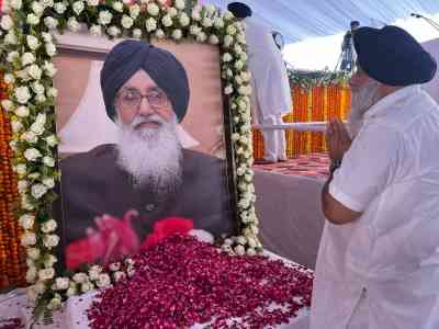 Sukhbir Badal seeks forgiveness for 'mistakes' at remembrance of father