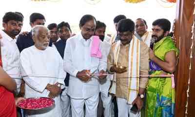 KCR inaugurates BRS central office in Delhi (Lead)