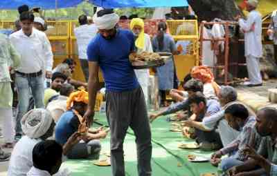 Protesting wrestlers organise langar at Jantar Mantar, serve food to participants