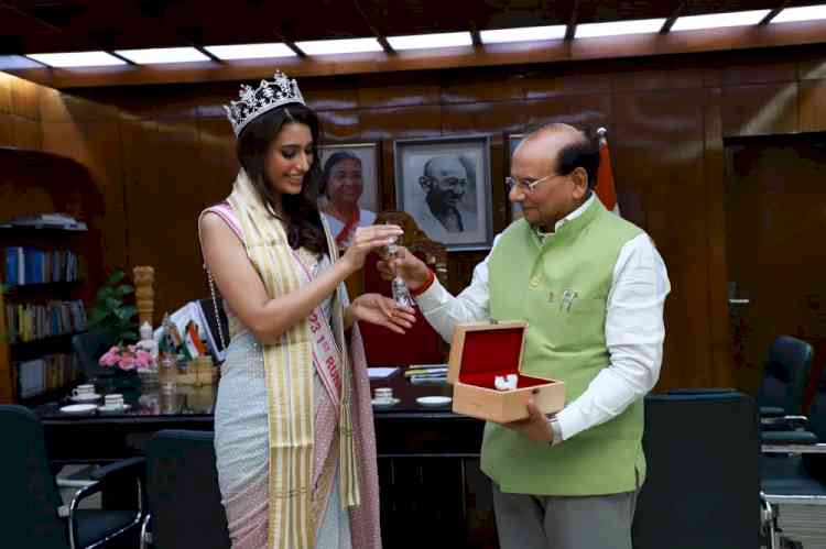 Femina Miss India 2023-1st Runner-Up Shreya Poonja meets L-G Delhi