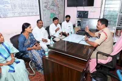 Sharmila lodges complaint against Telangana IT department in paper leak case