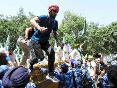 Wrestlers protest: Police restore, weld barricades at Jantar Mantar