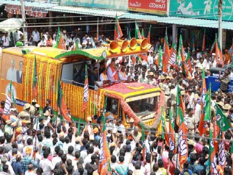 K'taka polls: Campaigning to end today, Maha CM Shindhe & Priyanka to hold roadshows