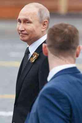World at 'turning point', Putin says at V-Day speech