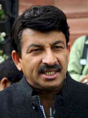 Delhi HC stays trial court proceedings against Manoj Tiwari in Sisodia's defamation case