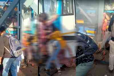 5 mowed to death in Gujarat bus stop, CM announces compensation