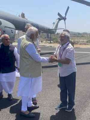 PM Modi in Rajasthan, offers prayers at Shrinathji Temple