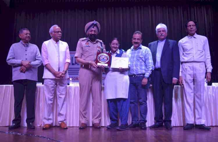 Scholarship cheques distributed to students of 31 schools of Ludhiana by Nehru Sidhant Kender Trust