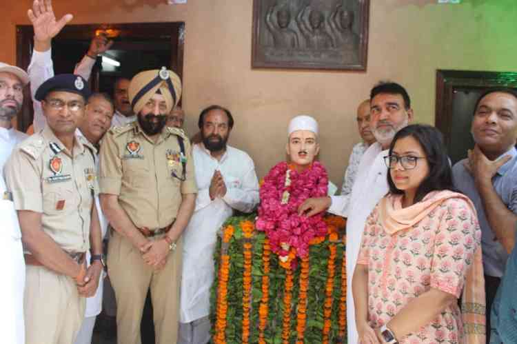 MLAs and DC pay floral tributes to martyr Sukhdev on his birth anniversary