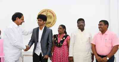 Telangana CM announces Rs 2.5 crore for Chess Grandmaster Praneeth