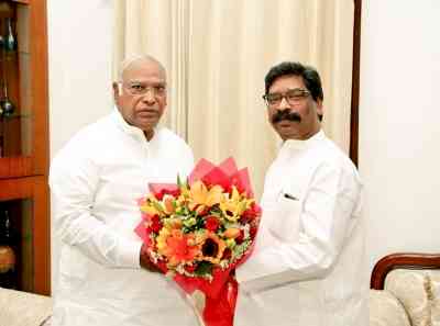 Jharkhand CM Soren meets Kharge to congratulate him on Karnataka victory