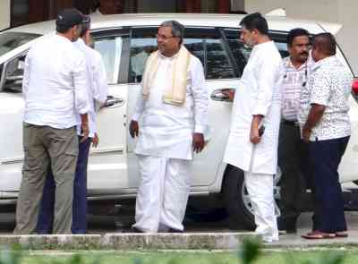 After Shivakumar, Siddaramaiah meets Kharge; announcement on new K'taka CM likely on Wed