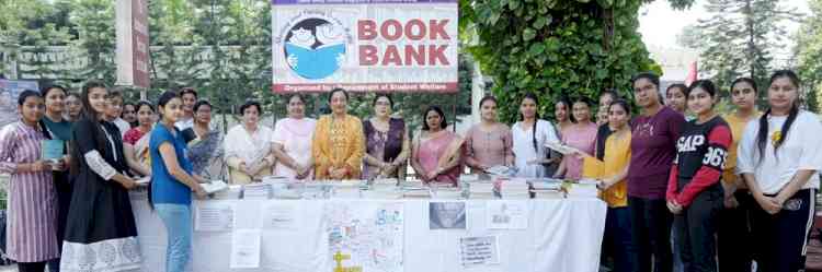 KMV Collegiate Sr. Sec. School Book Bank distributes free of cost books to students