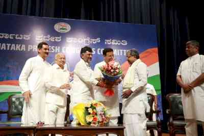 CLP meeting ends in 20 mins, Siddaramaiah elected as leader