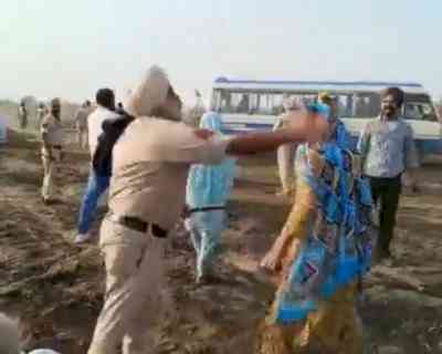 Cop slaps woman farmer protesting land acquisition in Punjab