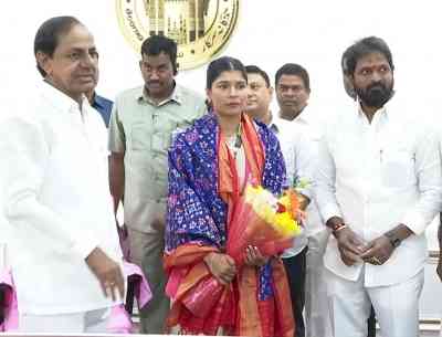 Telangana CM announces Rs 2 crore for Nikhat to prepare for Olympics