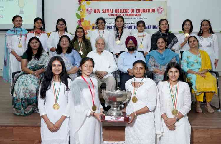 42nd Annual Prize Distribution Function held in Dev Samaj College of Education
