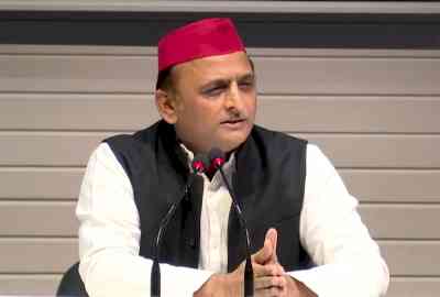 Akhilesh threatens stir over cut in OBC reservation