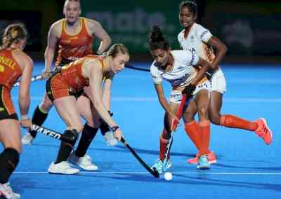 Indian women's hockey team go down fighting as Australia win second game of the tour 3-2