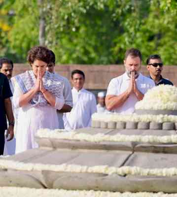Congress leaders pay tribute to Rajiv Gandhi, recall his contributions to country