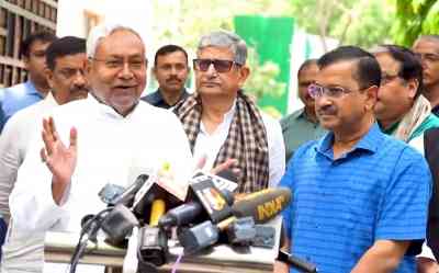 Nitish urges Opposition to support Kejriwal, Tejashwi says BJP trying to change Constitution