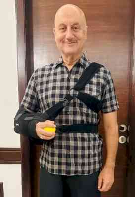 Anupam Kher injures his shoulder while shooting 'Vijay 69'; says, 'Dard to hai'