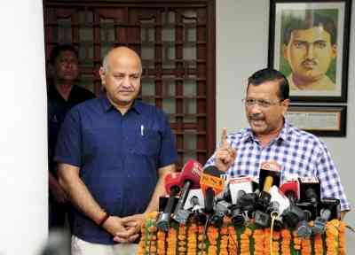 Kejriwal slams Delhi Police for 'misbehaving' with Sisodia