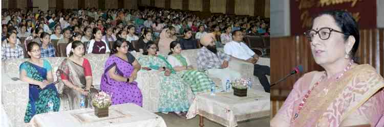 KMV Collegiate Sr. Sec. School organizes an Orientation Program for the students