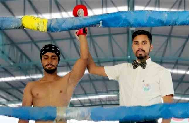 Manveer of DIPS won gold in state level kickboxing