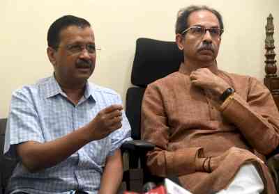 Kejriwal, Thackeray slam Centre for 'arrogance of Ordinance'