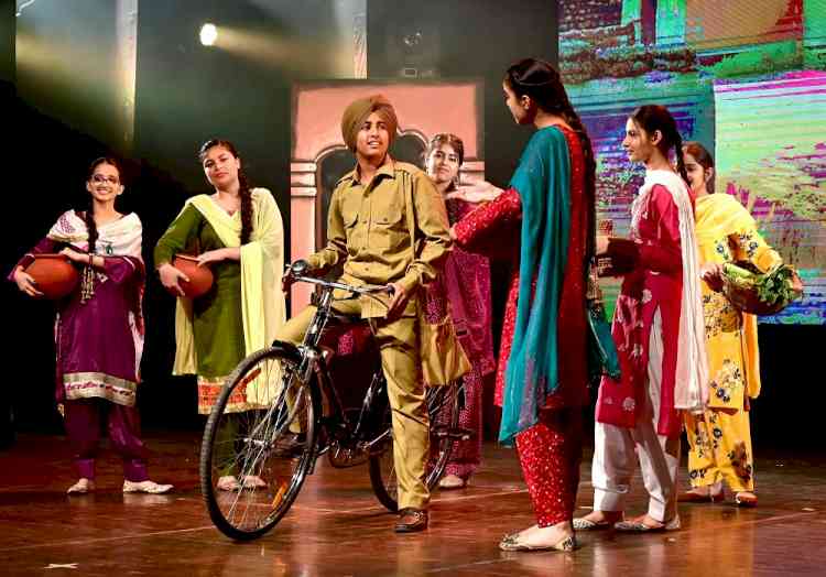 Class 9th students of Vivek High School, Mohali stage play ‘Laung Da Lishkara’ 