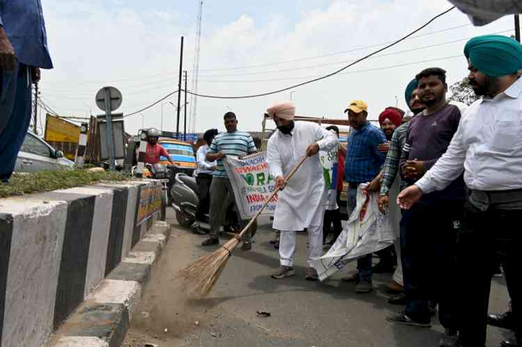 `Meri Life, Mera Swachh Shehar’ campaign: MLA Kulwant Singh Sidhu kick starts cleanliness drive with focus on cleaning road gullies ahead of monsoon season
