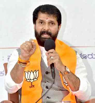 BJP won't sit quietly if K'taka govt surrenders to 'urban naxals': C.T. Ravi
