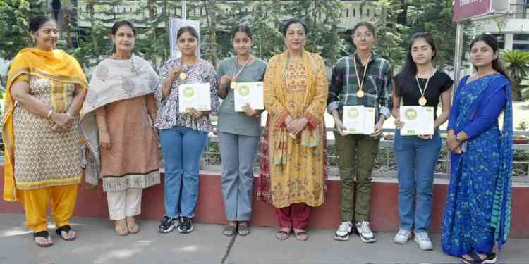 KMV Collegiate Sr. Sec. School students procure gold medal and top rankings in National Science Olympiad