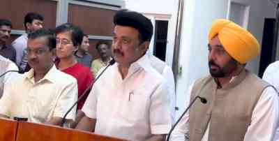 Kejriwal meets Stalin to seek support on Ordinance issue