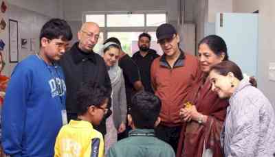Vidhu Vinod Chopra, Anupama Chopra inspire students at DPS Srinagar