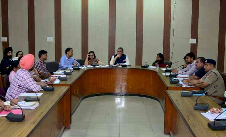 MP Arora takes meeting with DC, MC, GLADA & District Police on various issues regarding Ludhiana