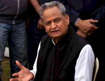 Gehlot throws mike at Barmer dist collector after it malfunctions