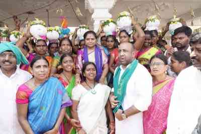 'Visit any household to see benefits of KCR's schemes', Kavitha dares Cong