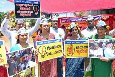 K'taka: 'Cong's true colours exposed', AAP reacts to conditions on guarantee schemes