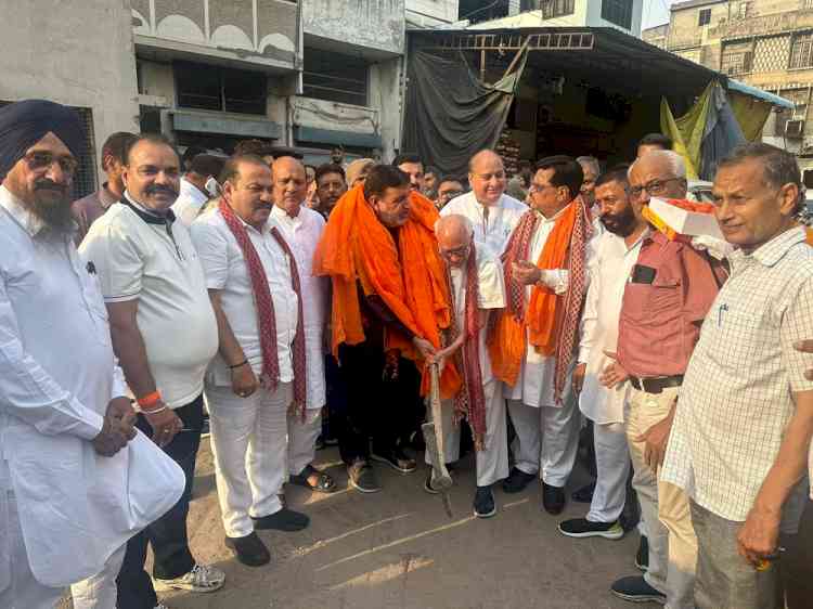 MLAs Bagga and Prashar inaugurate project to construct road in Buta Shah Mandi 