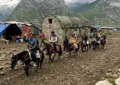 Samosa, jalebi, pizza, burger & more banned during Amarnath Yatra 2023