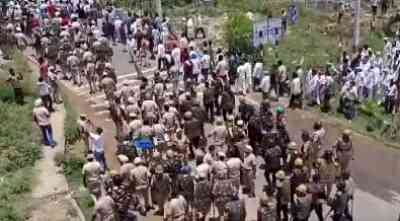 Farmers gather in Haryana for MSP on sunflower crop, release of leaders