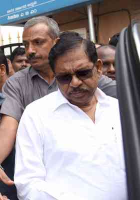 'Why can't I become CM', says Minister Parameshwara, exposing faultlines in K'taka Cong govt