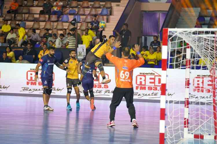 Golden Eagles Uttar Pradesh record their first victory in Premier Handball League as they edged out Garvit Gujarat in an entertaining encounter