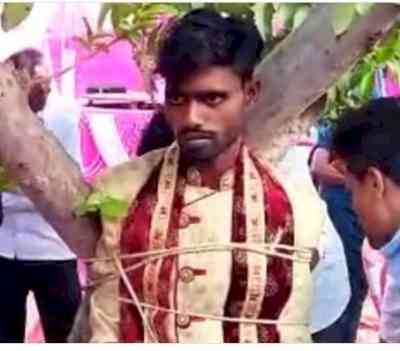 Bridegroom tied to tree for demanding dowry in UP