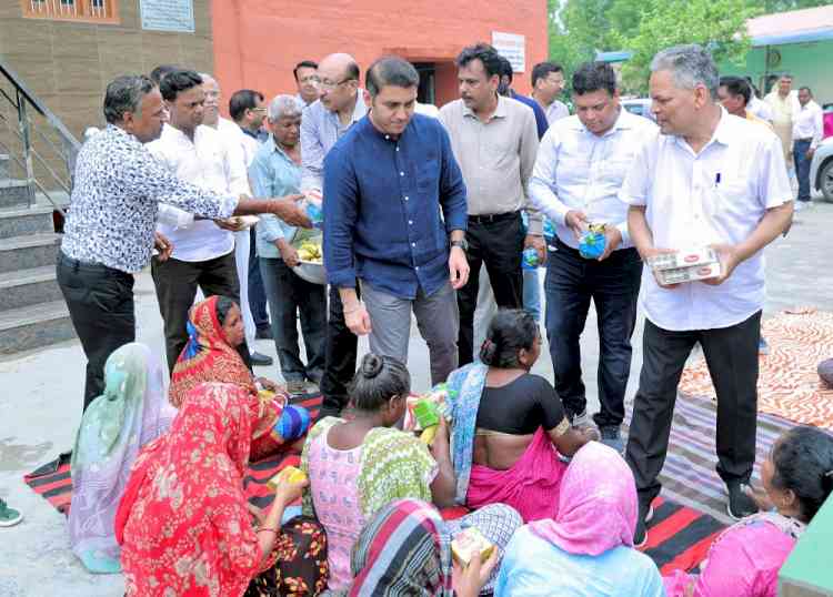 समाज सेवा के क्षेत्र में आगे आए सक्षम संस्थाएं व नागरिकः उपायुक्त अजय कुमार