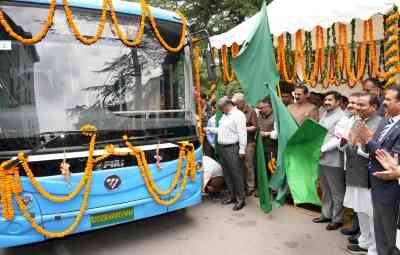 Himachal CM travels in e-bus to attend Cabinet meeting
